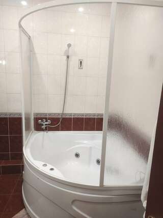 Гостиница Европа Ульяновск Люкс с гидромассажной ванной-10